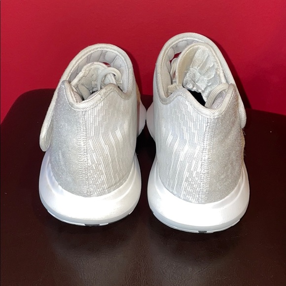 Adidas Harden Basketball Shoes. size 5Y - Picture 3 of 7